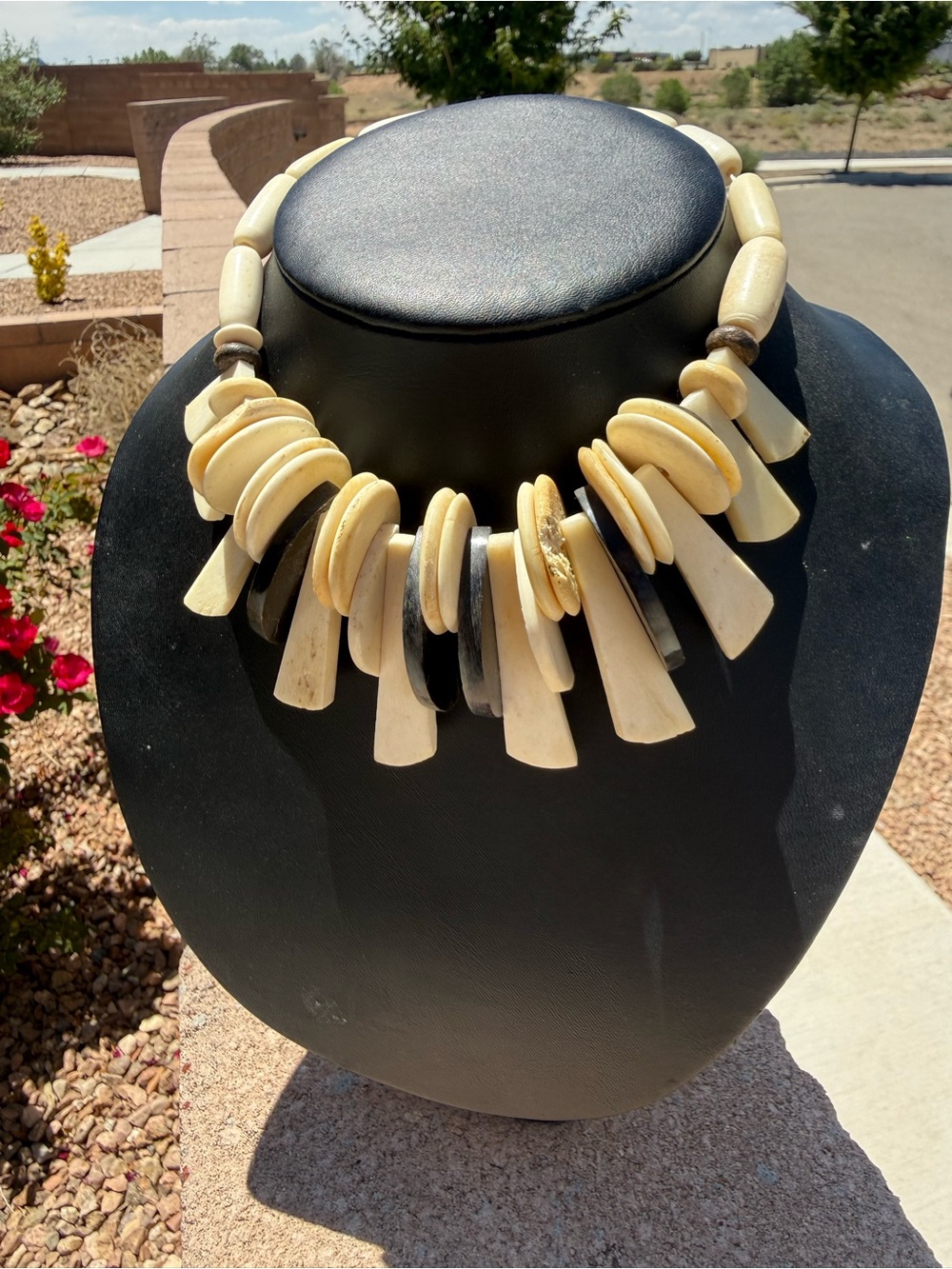 Vintage 1980s Bohemian Acrylic & Carved Bone-Style Bib Necklace – 16"
